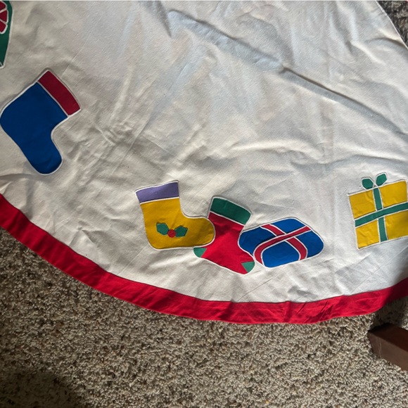 Vintage Red and White Holiday Tree Skirt with Teddy Bears - Picture 3 of 3
